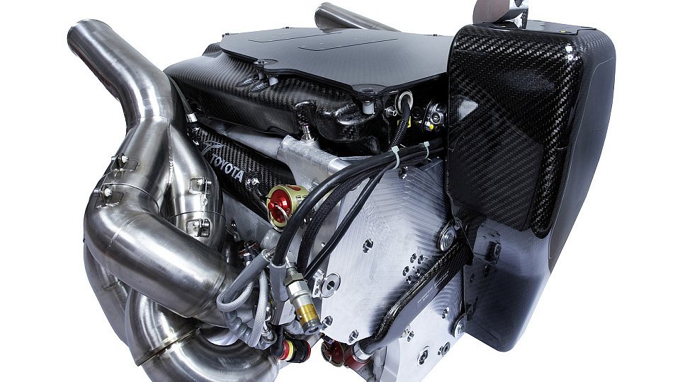 Im Heck des TF106 schlägt der neue V8., Foto: Toyota Im Heck des TF106 schlägt der neue V8., Foto: Toyota