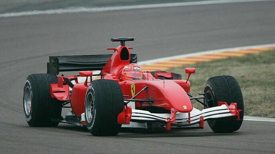 Michael Schumacher durfte erstmals ins neue Auto steigen., Foto: Sutton