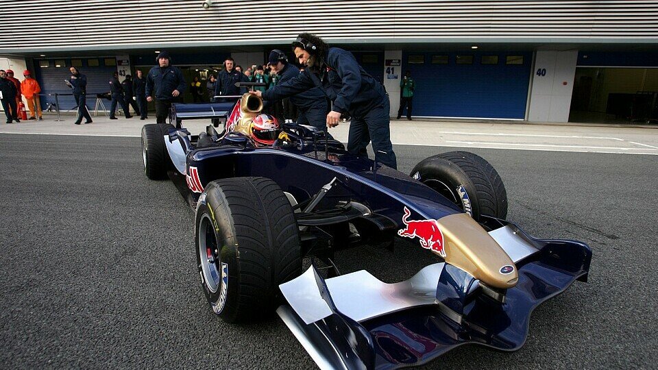 Tonio Liuzzi im neuen STR1., Foto: Sutton Tonio Liuzzi im neuen STR1., Foto: Sutton