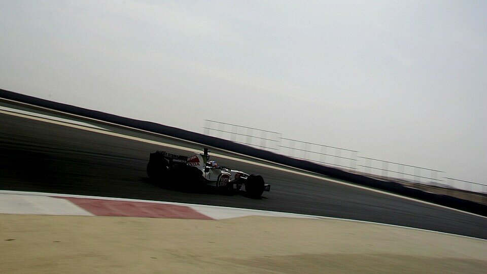 Alles beginnt in Bahrain., Foto: Sutton Alles beginnt in Bahrain., Foto: Sutton