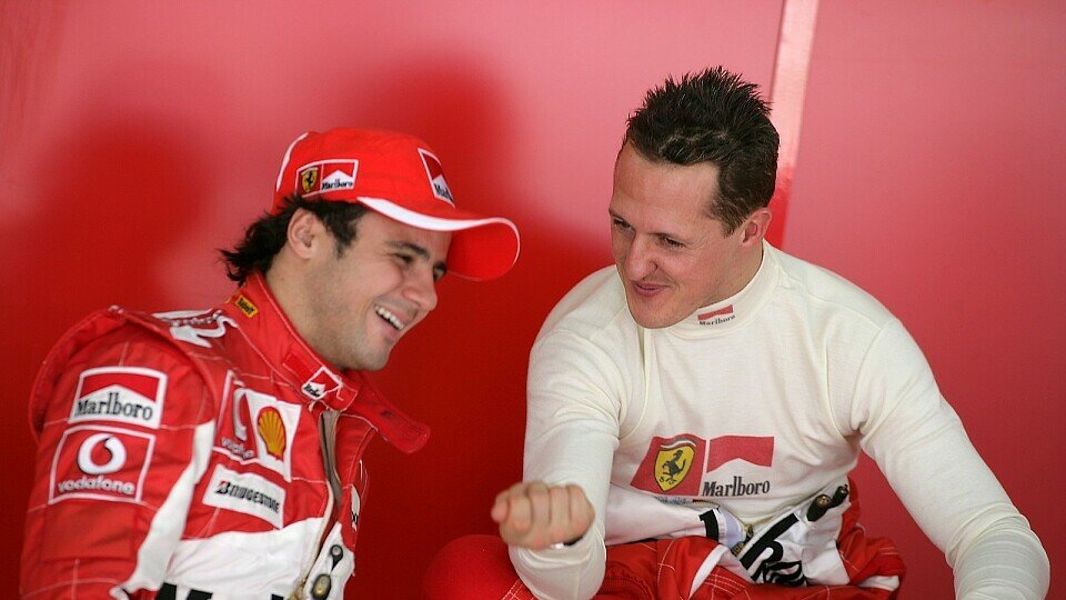 Felipe Massa und Michael Schumacher bei der Arbeit., Foto: Sutton