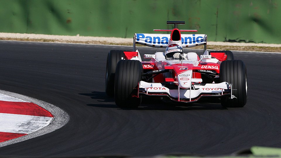Jarno durfte zuerst mit dem neuen Paket fahren., Foto: Toyota