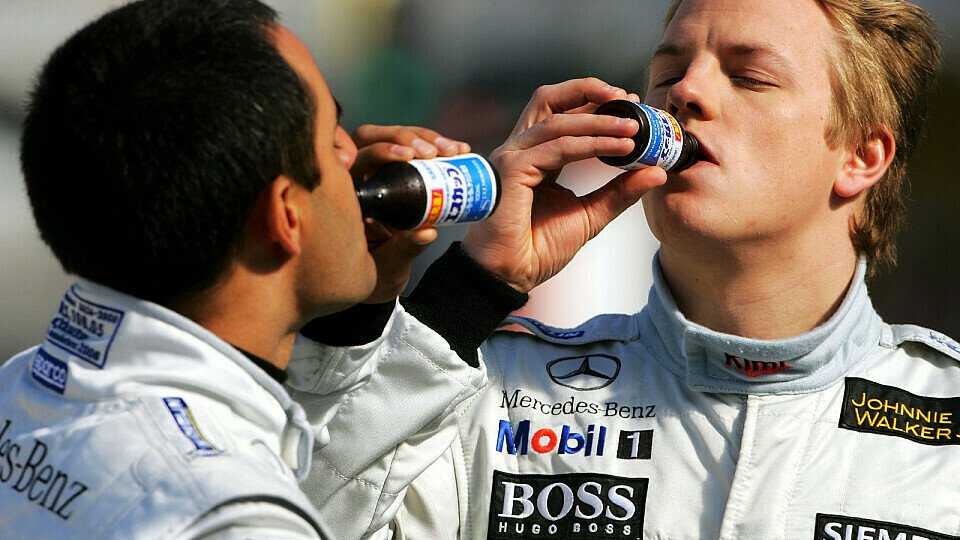 Kimi & Juan nehmen artig ihre Medizin., Foto: Sutton