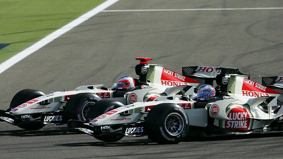 Button vs Barrichello., Foto: Sutton