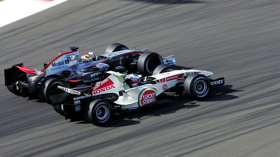 Zu Montoyas Formel-1-Zeiten musste der Heckflügel noch geschlossen bleiben, Foto: Sutton