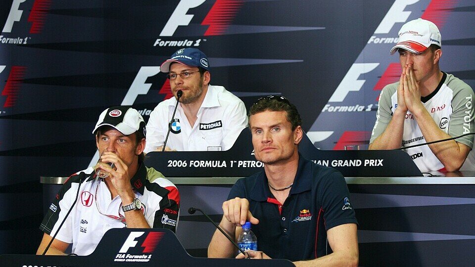 Das Piloten-Quartett beantwortet die Fragen der Journalisten., Foto: Sutton