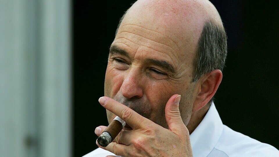 Peter Sauber hat guten Grund, eine Zigarre zu rauchen., Foto: Sutton