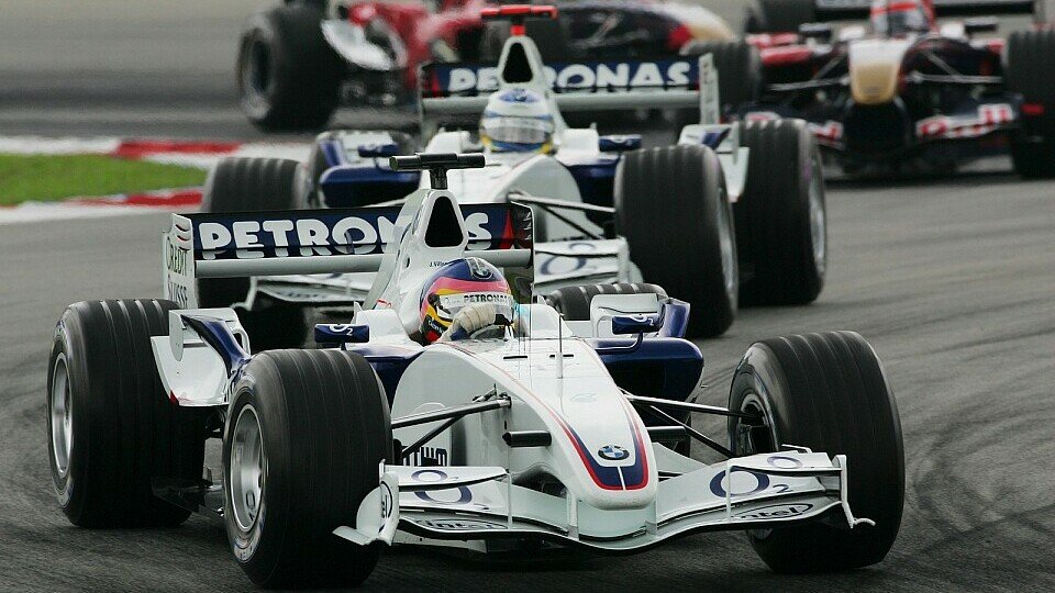 Jacques Villeneuve holte die ersten Punkte für BMW Sauber., Foto: Sutton