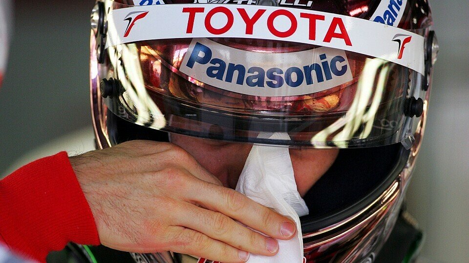 Jarno Trulli verschnupft in Melbourne, Foto: Sutton Jarno Trulli verschnupft in Melbourne, Foto: Sutton