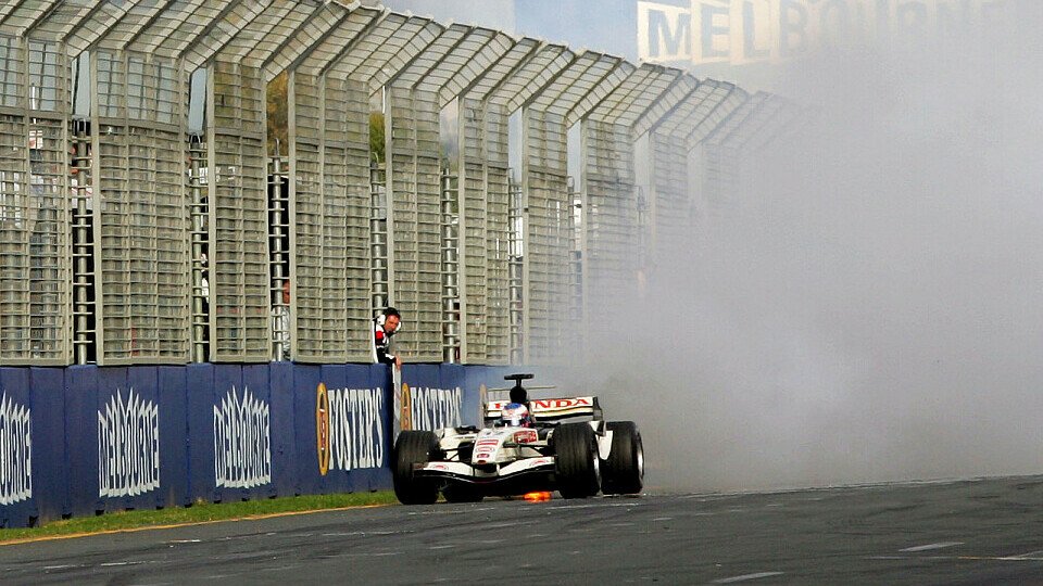 Jenson Button rollte vor der Linie aus., Foto: Sutton