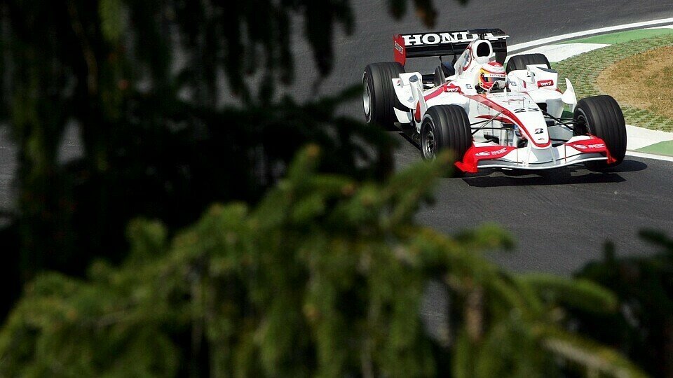 Yuji Ide muss sein Cockpit räumen., Foto: Sutton