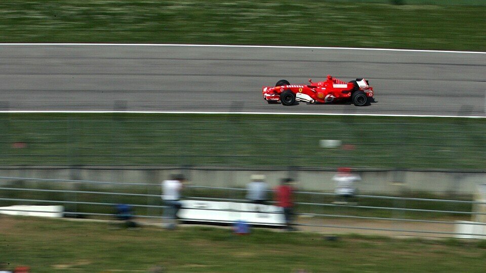 Schumacher testet und testet und testet..., Foto: Sutton