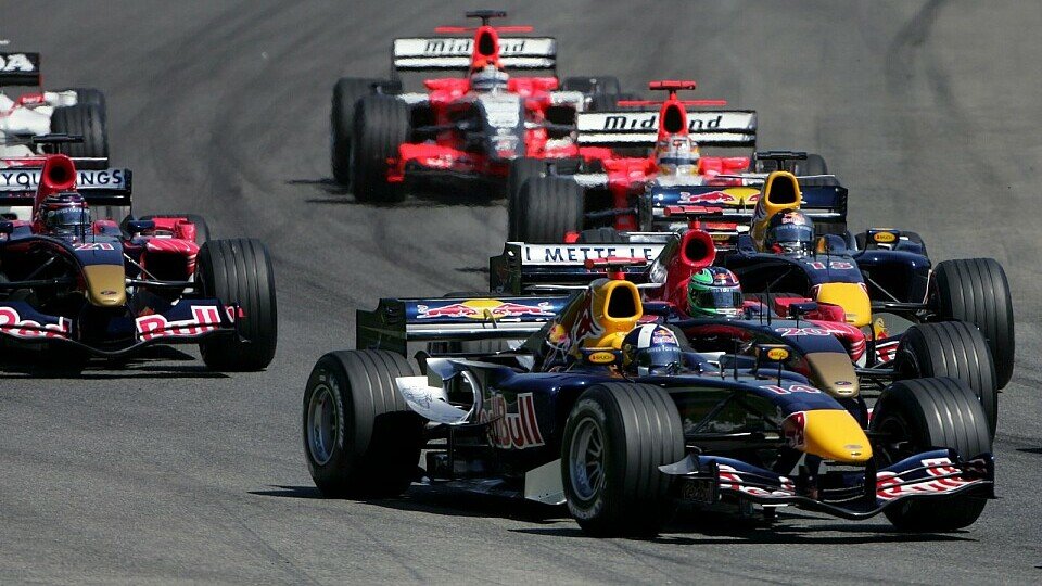 Red Bull Racing brachte kein Auto ins Ziel., Foto: Sutton