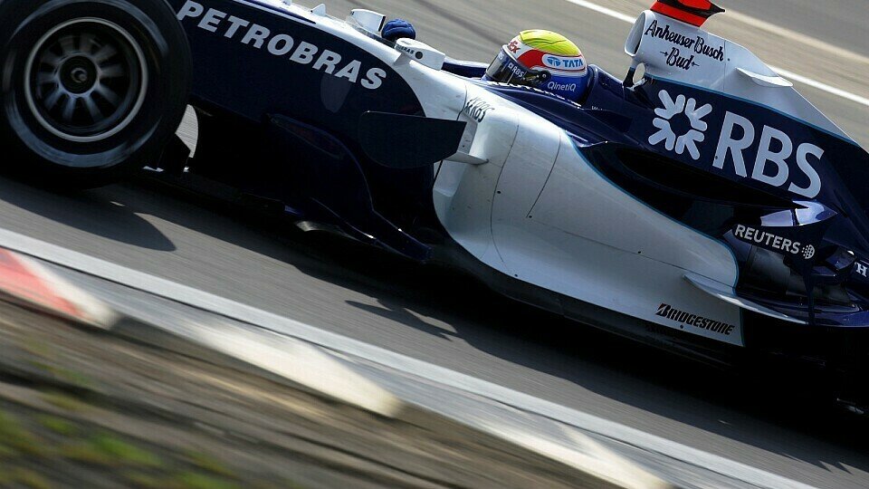 Mark Webber testete Reifen und Setups., Foto: Sutton