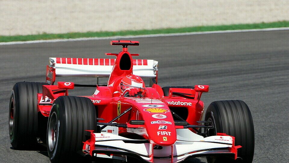 Michael Schumacher blickt dem Rennen optimistisch entgegen., Foto: Sutton Michael Schumacher blickt dem Rennen optimistisch entgegen., Foto: Sutton