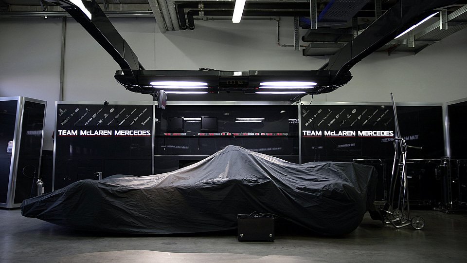 Ist nur das Tuch schwarz oder das komplette Auto?, Foto: McLaren