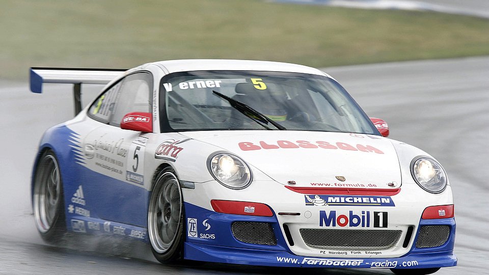 Im Nassen holte sich Dirk Werner die Pole Position, Foto: Porsche