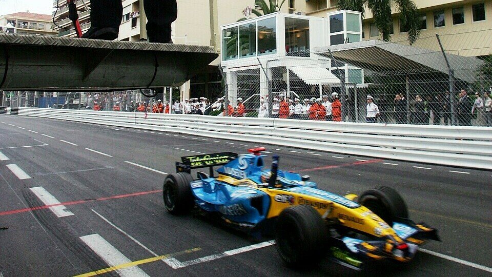 Sieg Nummer 4 für Fernando Alonso., Foto: Sutton Sieg Nummer 4 für Fernando Alonso., Foto: Sutton