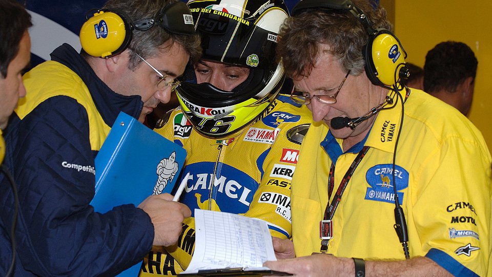 Für Valentino Rossi war der Freitag in Katalonien ein normaler Arbeitstag, Foto: Yamaha