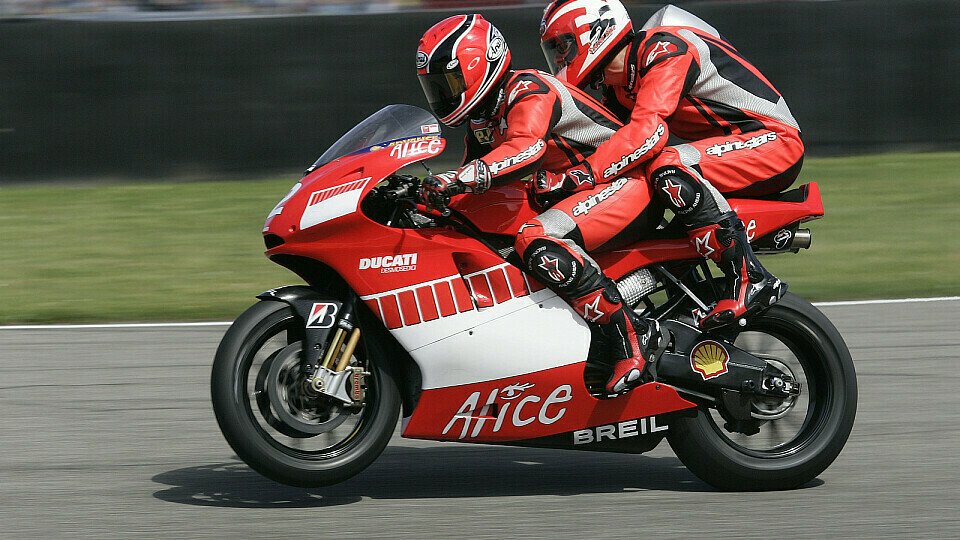 Als Passagier war Michael Schumacher schon auf der MotoGP-Ducati unterwegs, Foto: Ducati