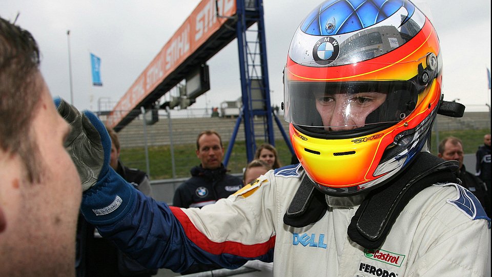 Max Wissel steigt in den Fußball-Renner, Foto: BMW