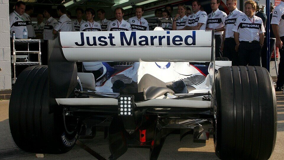 Auch das richtige Hochzeits-Auto muss gefunden werden, Foto: Sutton