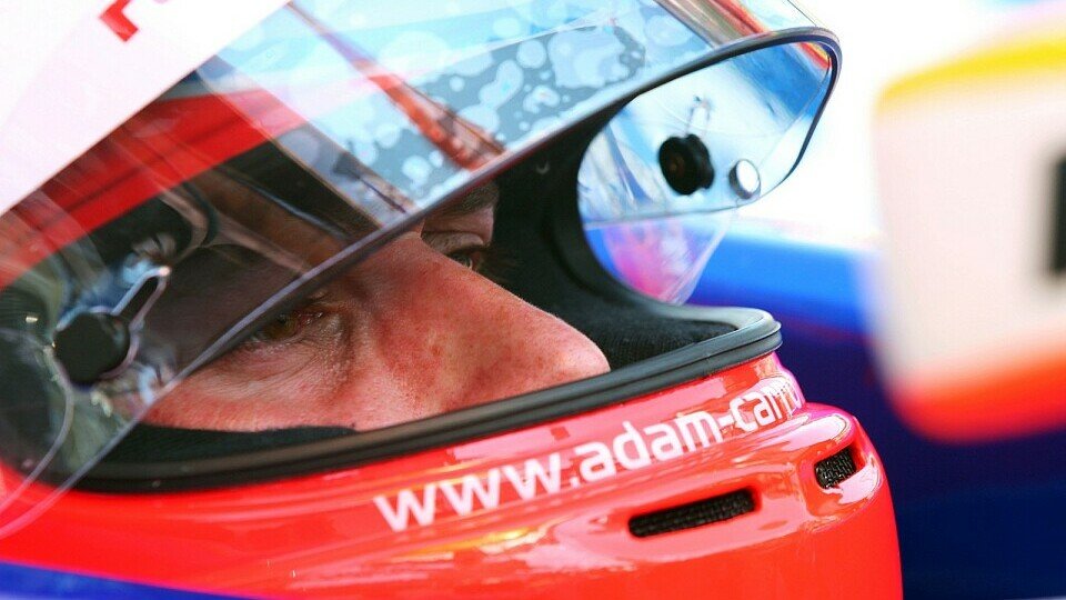 Umkämpfte Pole Position für Adam Carroll, Foto: Sutton Umkämpfte Pole Position für Adam Carroll, Foto: Sutton