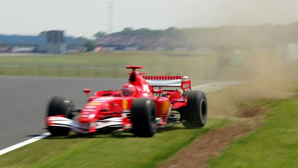 Auch Michael Schumacher war neben der Strecke, Foto: Sutton