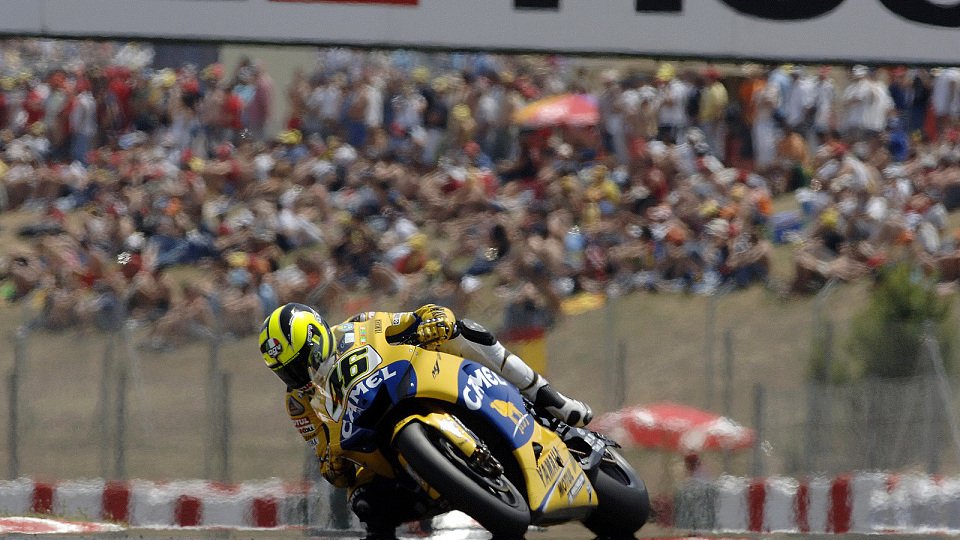 Valentino Rossi gewann in Katalonien und war froh, dass sich die gestürzten Fahrern nicht schwerer verletzt hatten, Foto: Yamaha