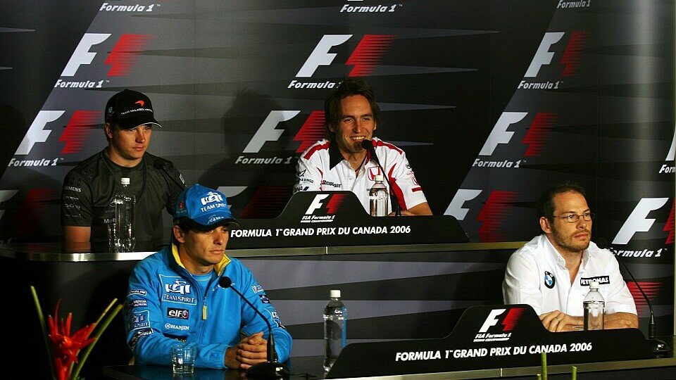 Die vier Gäste bei der FIA-Pressekonferenz., Foto: Sutton Die vier Gäste bei der FIA-Pressekonferenz., Foto: Sutton