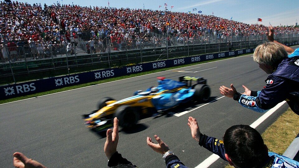 Jubel beim Team um Alonso, Foto: Sutton