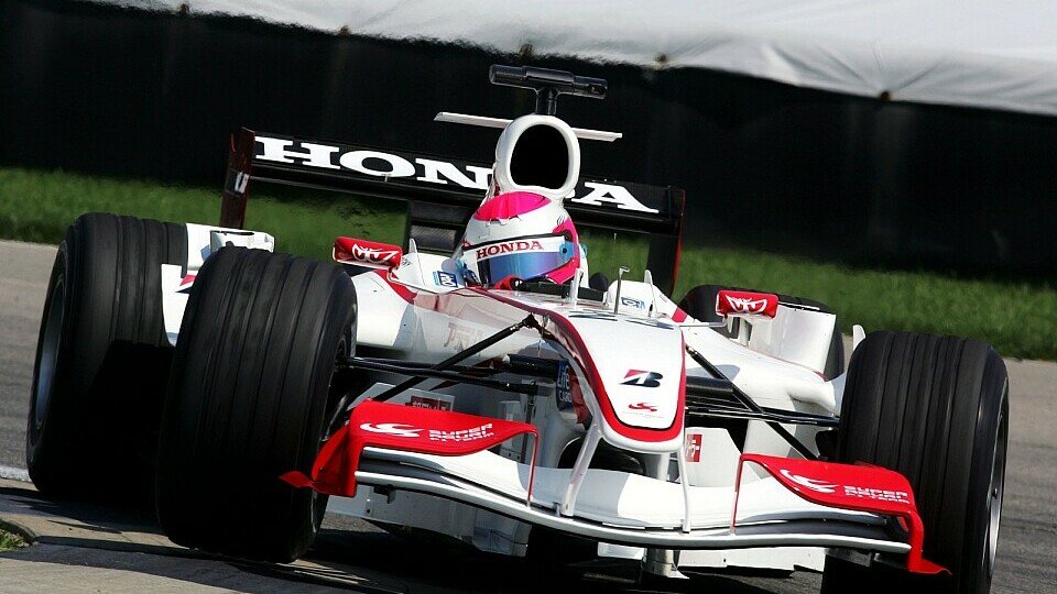 Bei seinem Heimrennen darf Franck Montagny noch einmal am Rennen teilnehmen, Foto: Sutton