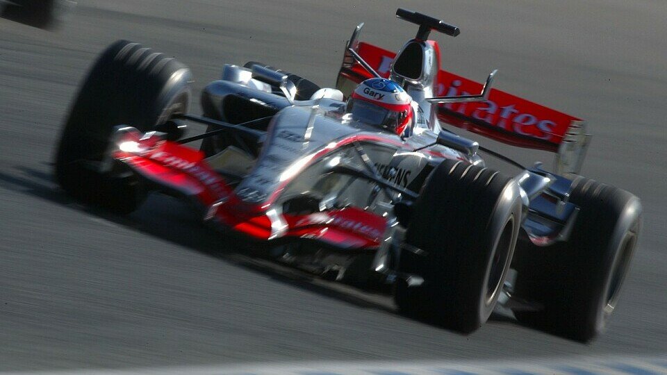 Gary testet fleißig den MP4-21., Foto: Sutton