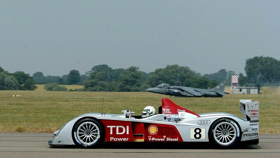 Audi R10 legte sich mit einem Jet an, Foto: Audi Audi R10 legte sich mit einem Jet an, Foto: Audi