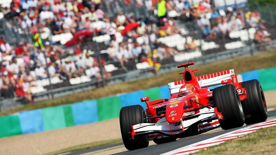 Michael Schumacher durfte erneut über die Pole jubeln., Foto: Sutton Michael Schumacher durfte erneut über die Pole jubeln., Foto: Sutton