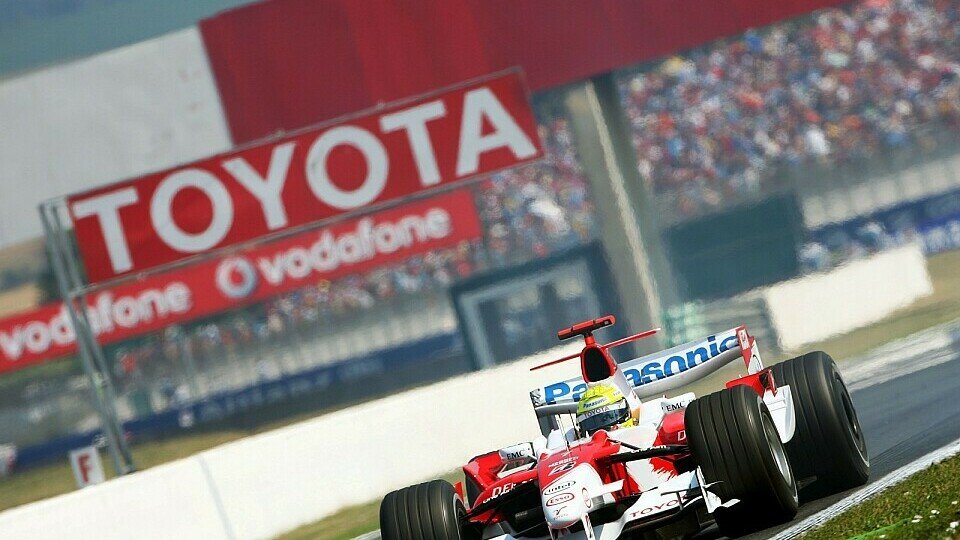 Es läuft gut in Magny Cours für Ralf und Toyota, Foto: Sutton Es läuft gut in Magny Cours für Ralf und Toyota, Foto: Sutton