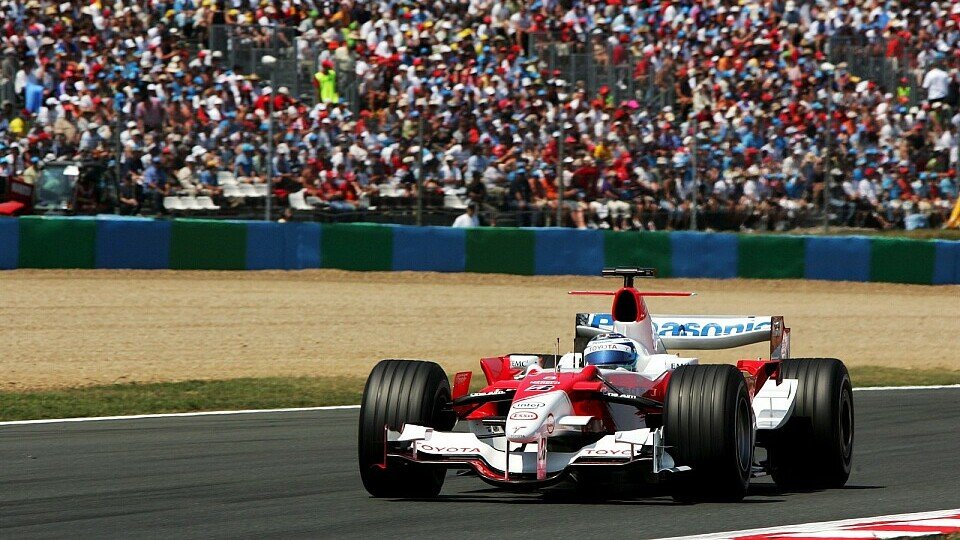 Jarno Trulli zwang ein Bremsproblem zur Aufgabe, Foto: Sutton Jarno Trulli zwang ein Bremsproblem zur Aufgabe, Foto: Sutton