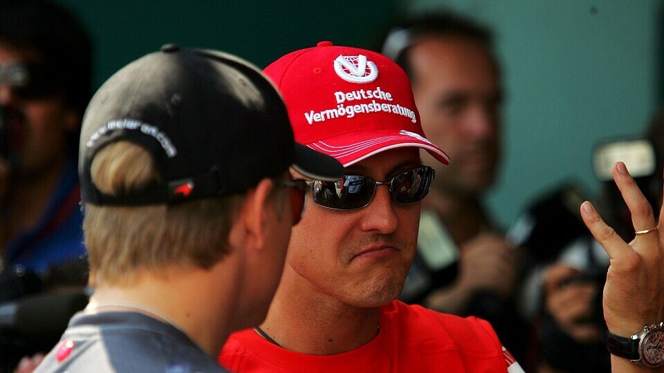Laut Ralf Schumacher muss sich Kimi Räikkönen vor seinen Bruder in Acht nehmen, Foto: Sutton