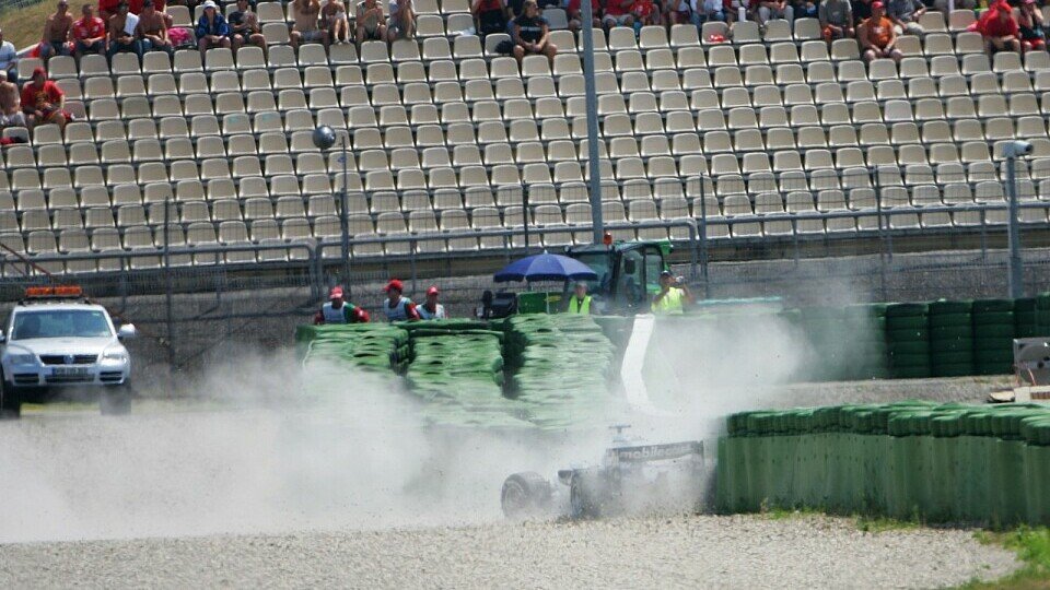 Nico Rosberg stand zu fest auf dem Gas, Foto: Sutton