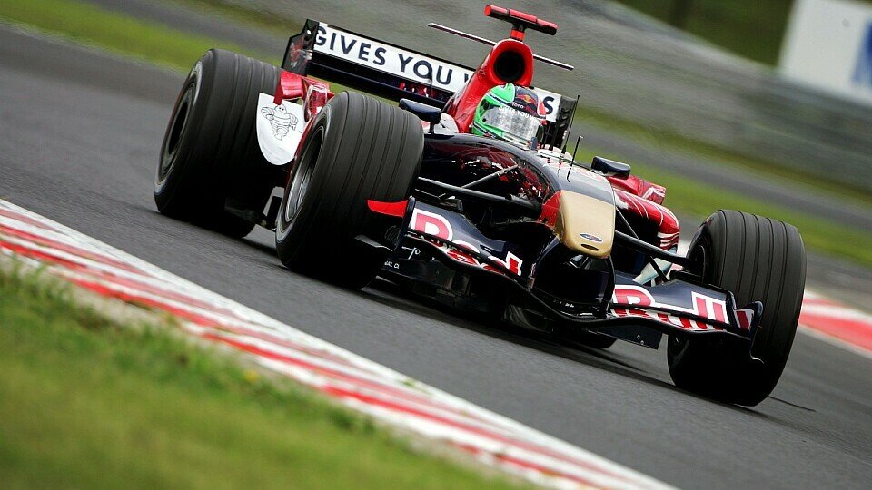 Liuzzi musste nach dem Fahren auch noch Ankreuzen..., Foto: Sutton Liuzzi musste nach dem Fahren auch noch Ankreuzen..., Foto: Sutton