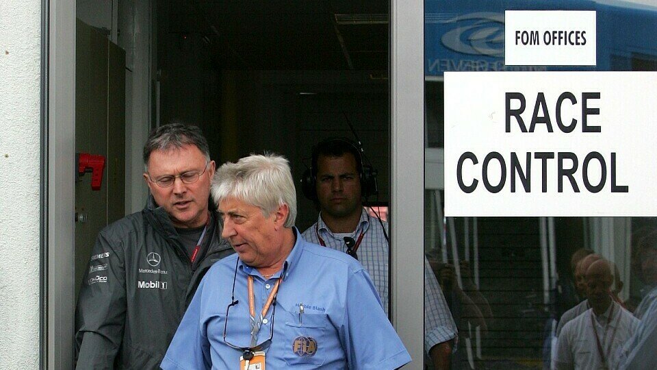 Charlie Whiting wird der FIA einen Bericht zukommen lassen, Foto: Sutton