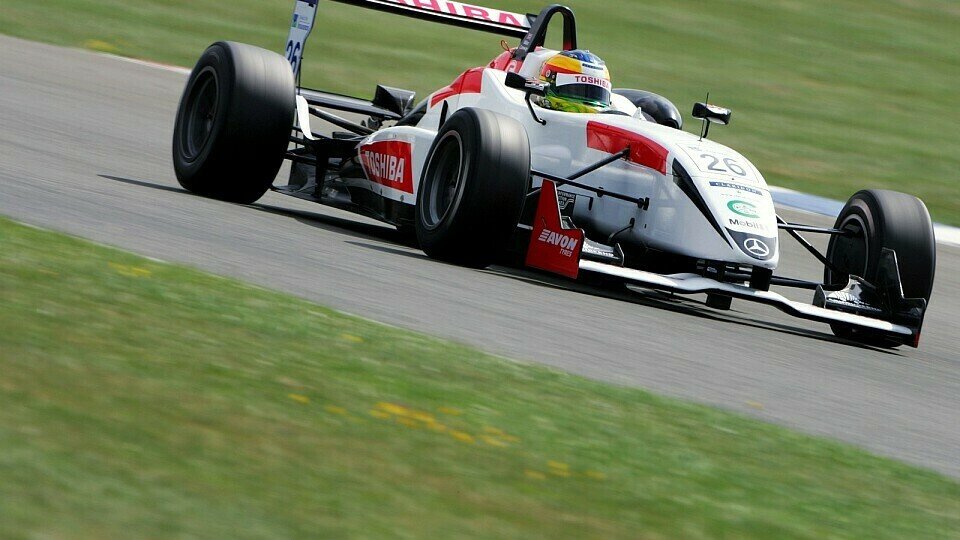 Mike Conway steht im 2. Rennen auf der Pole., Foto: Sutton Mike Conway steht im 2. Rennen auf der Pole., Foto: Sutton