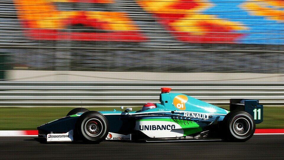 Nelson Piquet Jr. erhöht weiter den Druck, Foto: Sutton Nelson Piquet Jr. erhöht weiter den Druck, Foto: Sutton