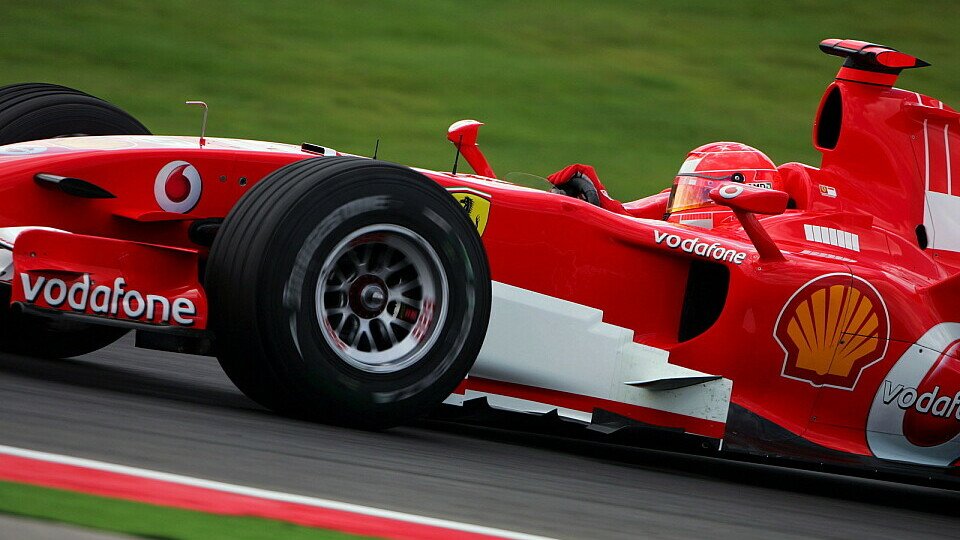 Schumacher plant den Angriff auf seinen Teamkollegen., Foto: Sutton