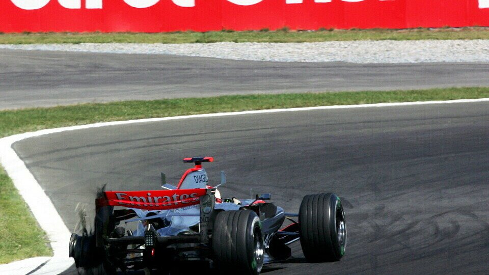 Dank Reifenschaden war Kimi Räikkönens Rennen bald zu Ende, Foto: Sutton Dank Reifenschaden war Kimi Räikkönens Rennen bald zu Ende, Foto: Sutton