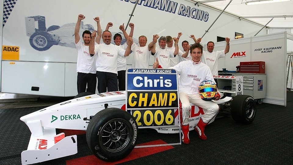 Chris Vietoris jubelt 2006 mit Josef Kaufmann Racing über den Formel BMW-Titel, Foto: BMW