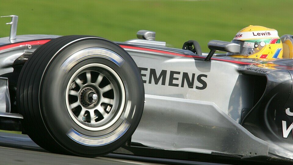 Bei den Tests in Silverstone war Lewis Hamilton noch nicht eingeweiht, Foto: Sutton