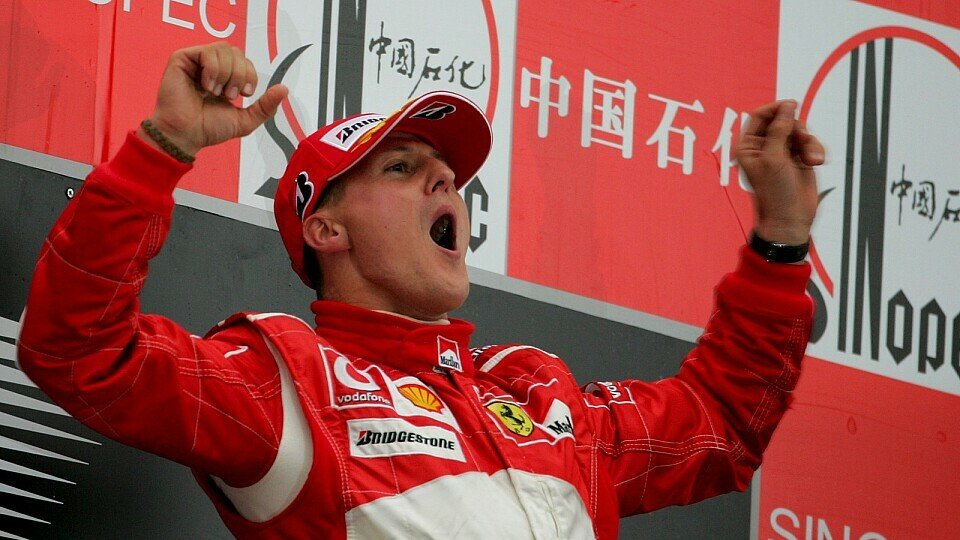 Michael Schumacher ist euphorisch nach dem Sieg in China, Foto: Sutton