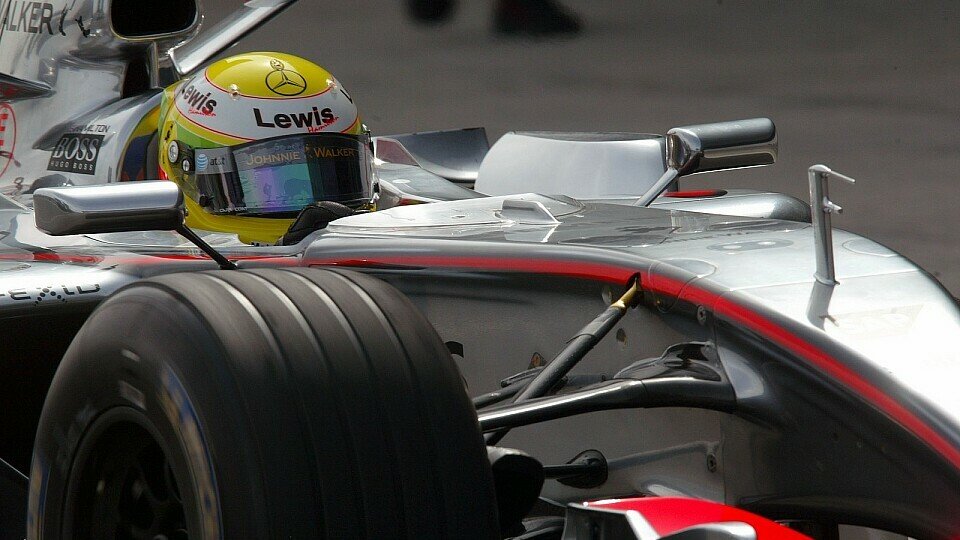 Lewis Hamiltons Verpflichtung bei McLaren hat in England eine heiße Diskussion entfacht, Foto: Sutton