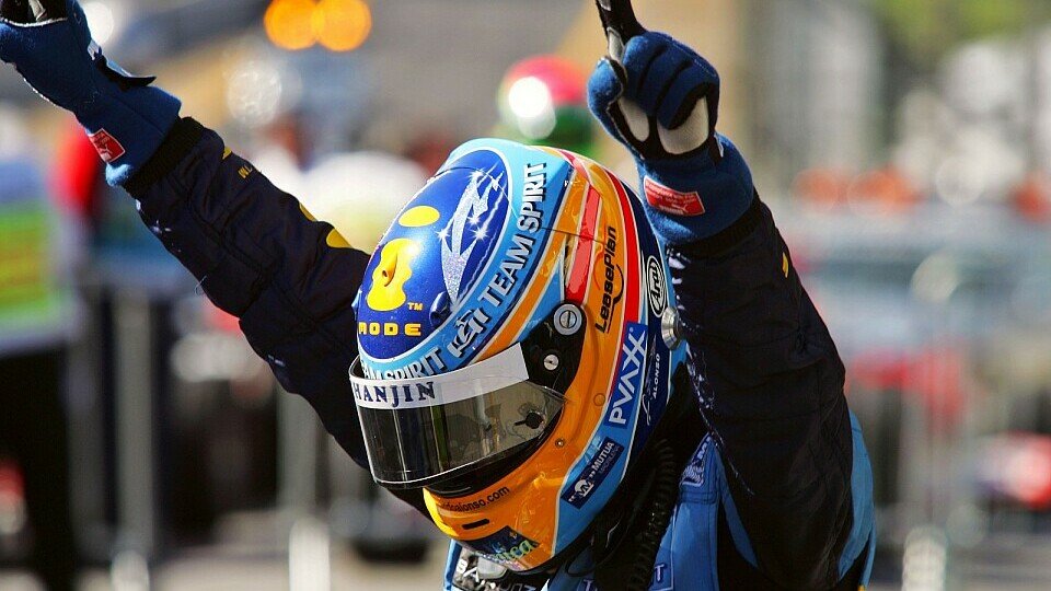 Alonso hat es wieder geschafft, Foto: Sutton
